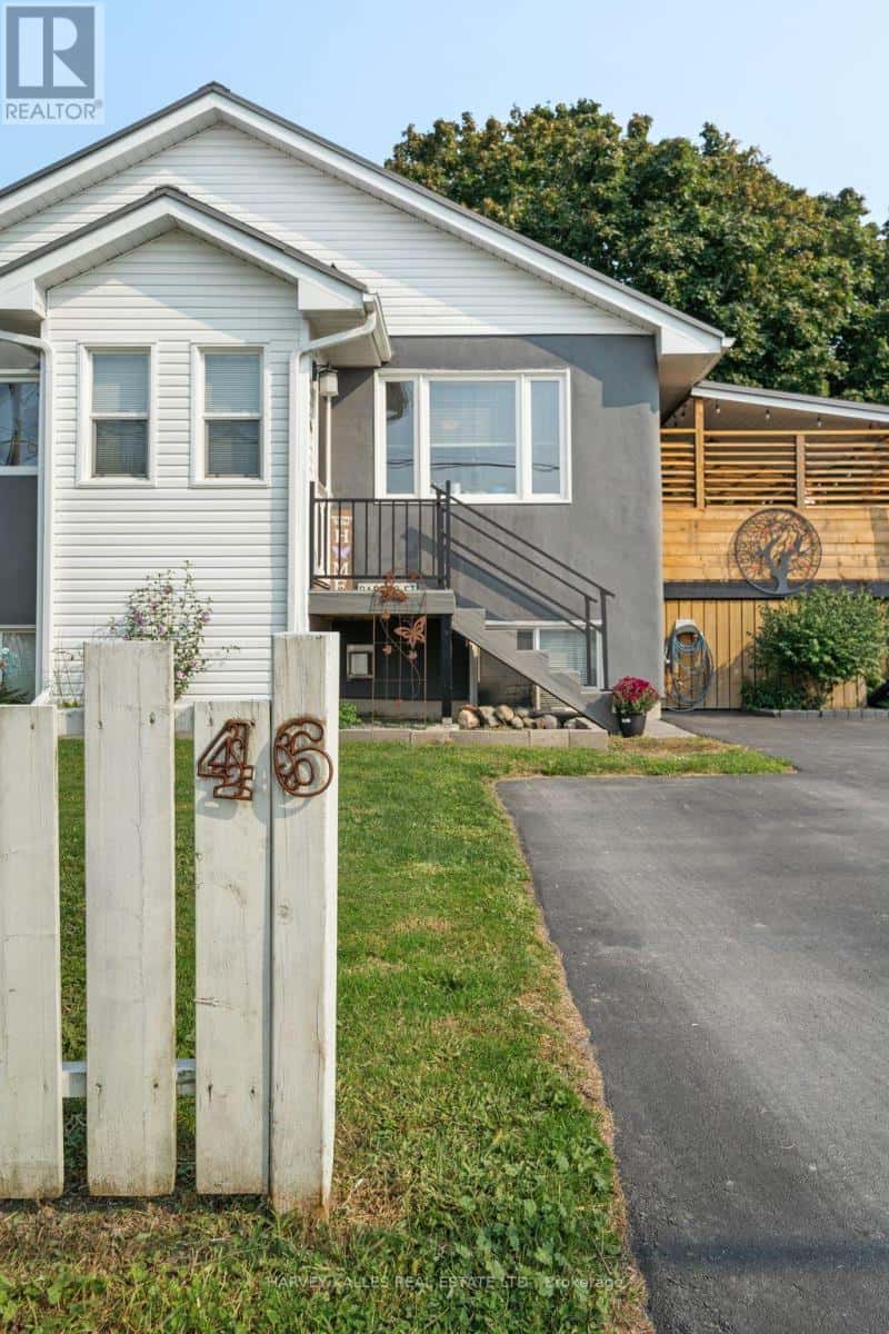 46 BARKER STREET — Prince Edward County (Picton Ward), Ontario - Photo 3 of 48