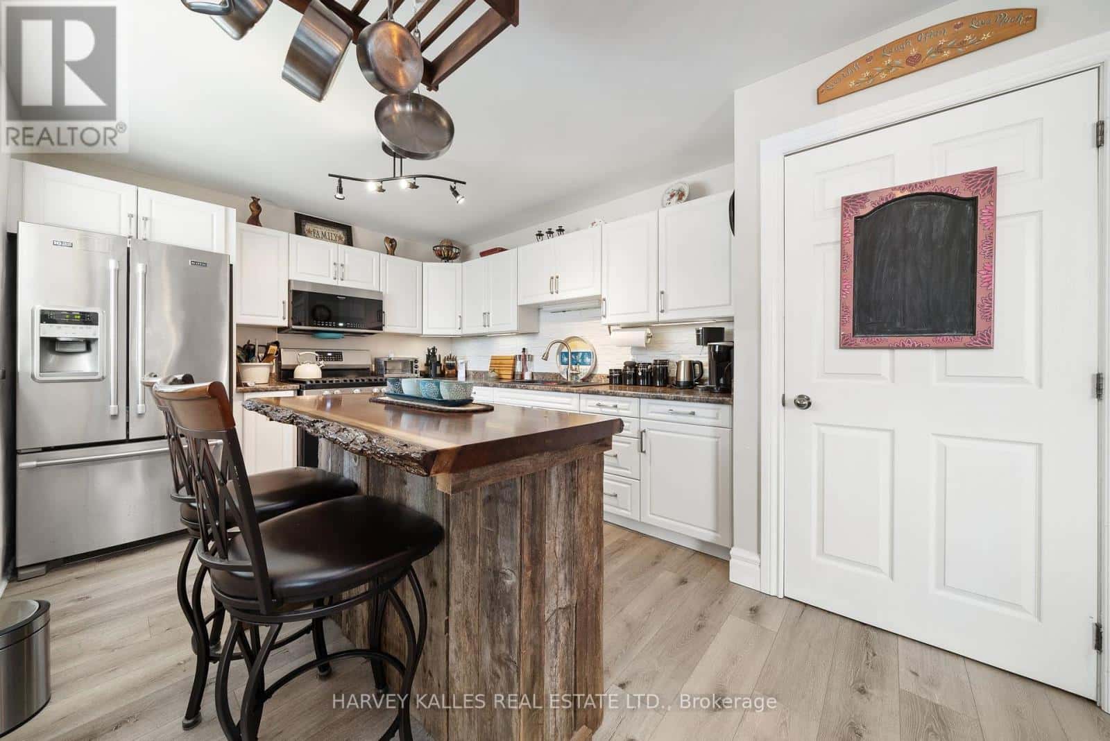 46 BARKER STREET — Prince Edward County (Picton Ward), Ontario - Photo 4 of 48