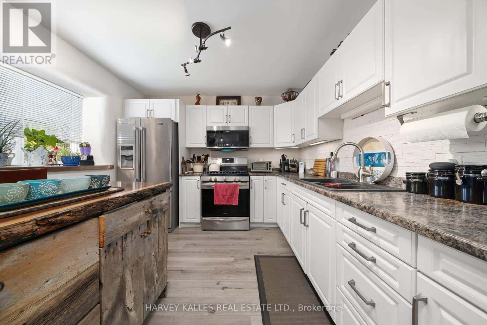 46 BARKER STREET — Prince Edward County (Picton Ward), Ontario - Photo 5 of 48