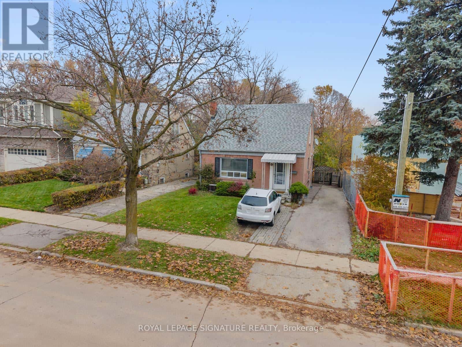 27 KING HIGH AVENUE — Toronto (Clanton Park), Ontario - Photo 2 of 5