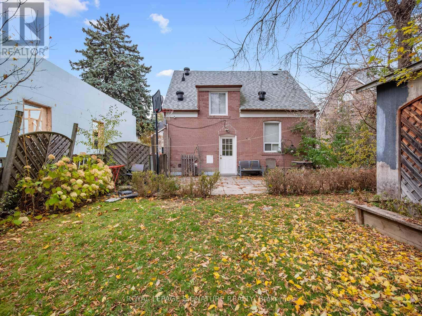 27 KING HIGH AVENUE — Toronto (Clanton Park), Ontario - Photo 3 of 5