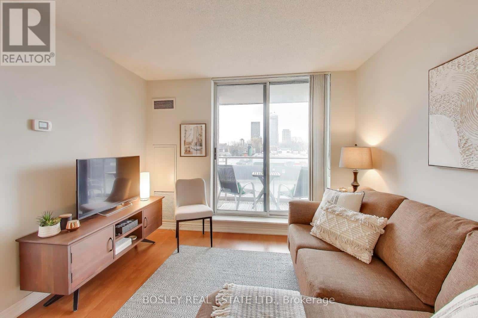 303 - 1369 BLOOR STREET W — Toronto (Dufferin Grove), Ontario - Photo 3 of 35