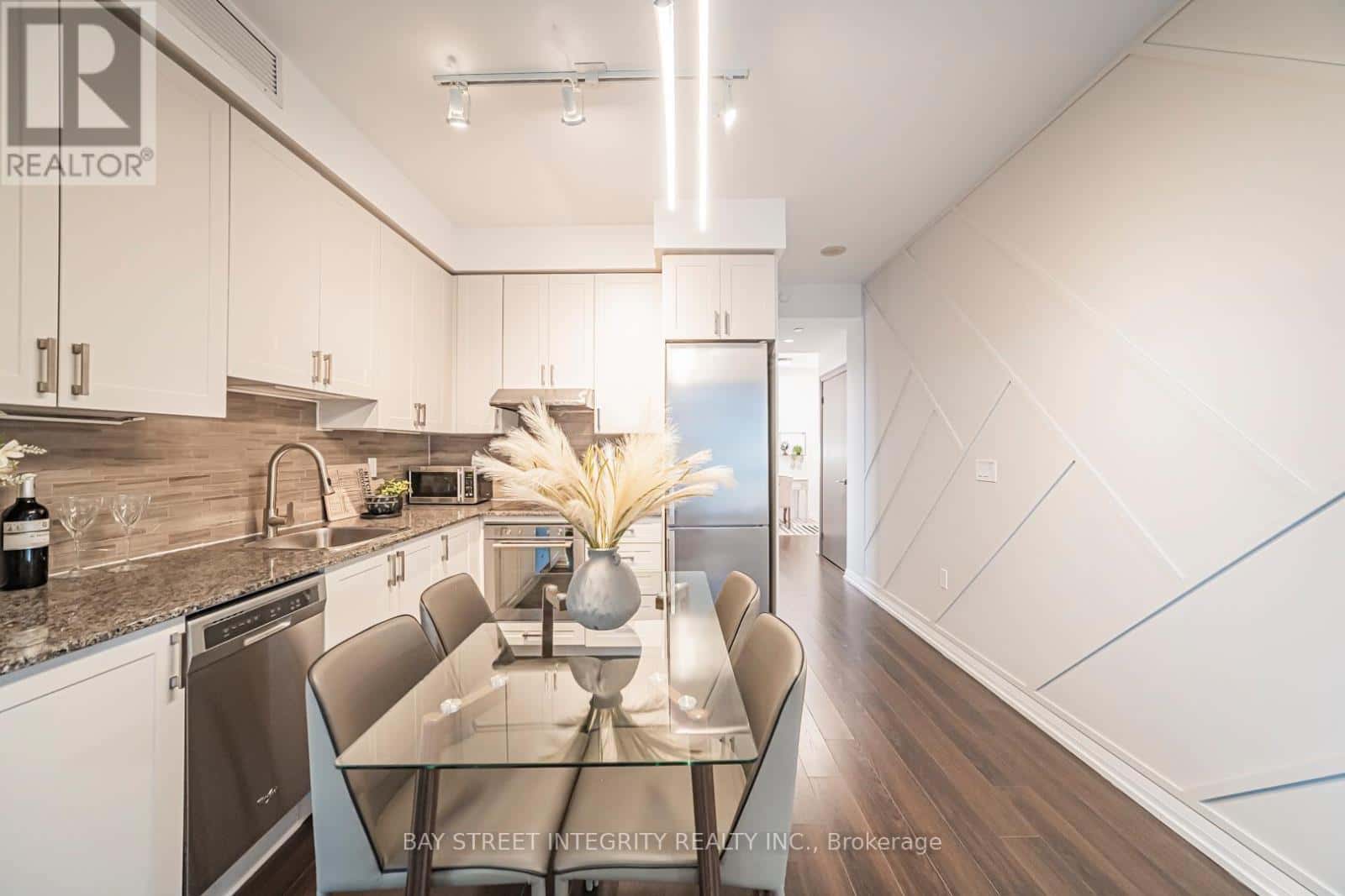 2002 - 55 ANN O'REILLY ROAD — Toronto (Henry Farm), Ontario - Photo 5 of 40