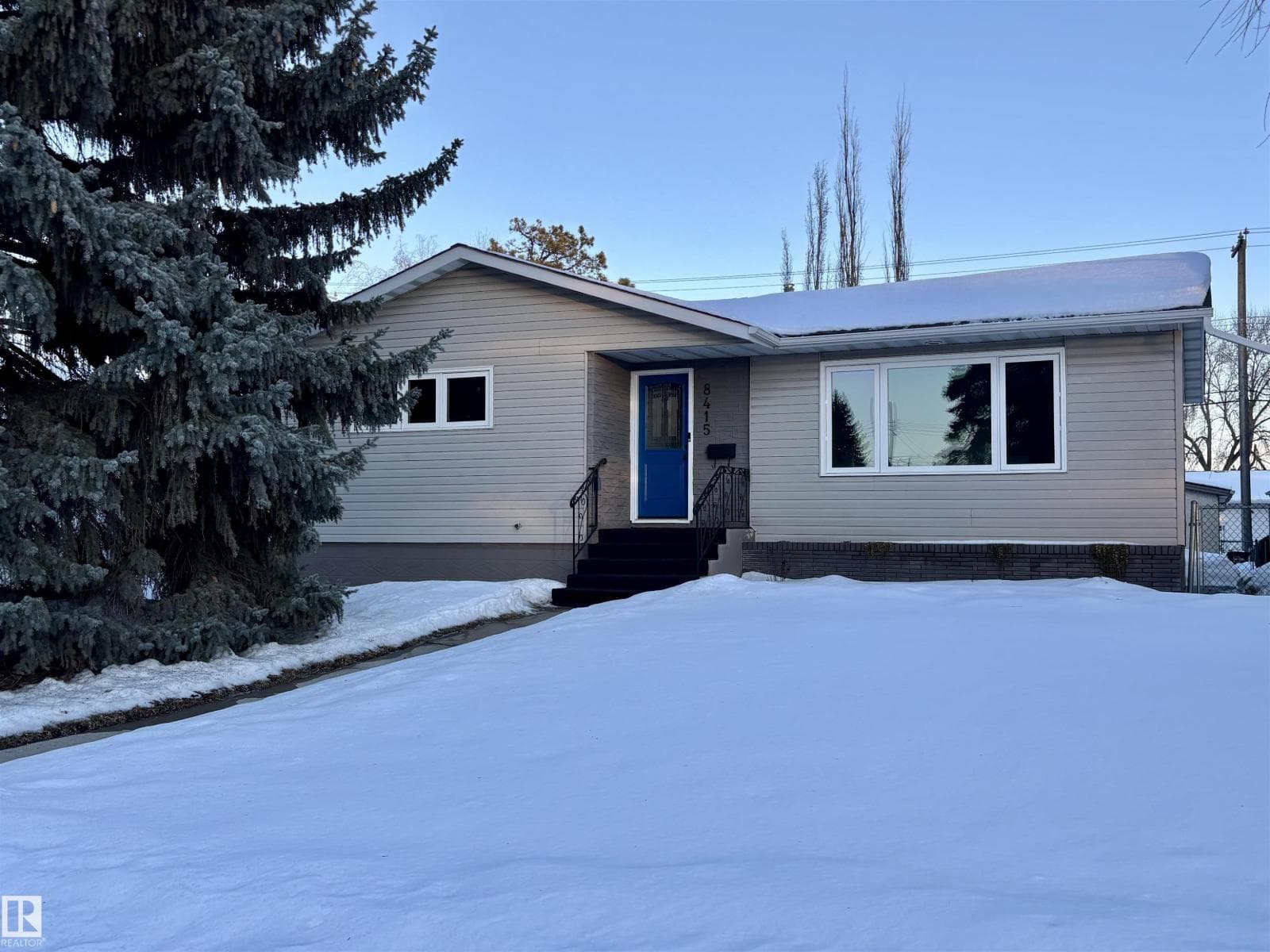 8415 72 ST NW — Edmonton, Alberta - Main photo