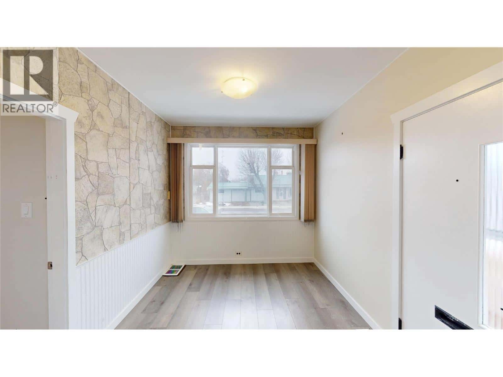 201R 9TH S Avenue — Cranbrook, British Columbia - Photo 5 of 40