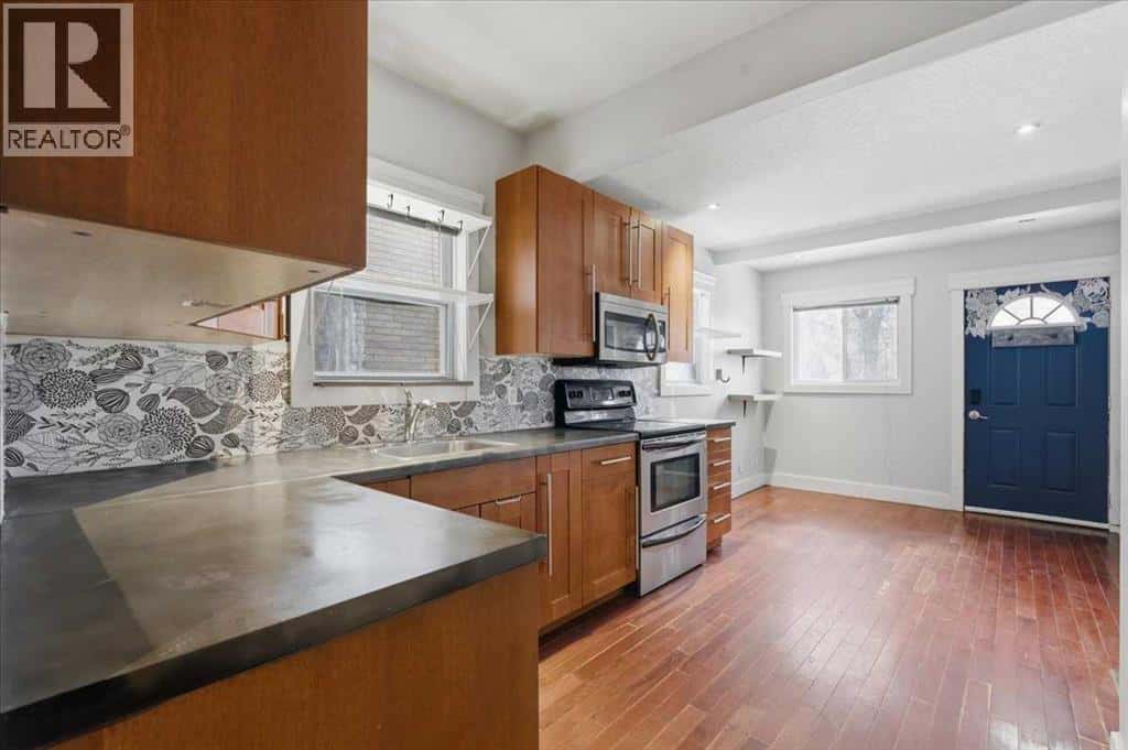 1520 15 Avenue SW — Calgary, Alberta - Photo 5 of 46