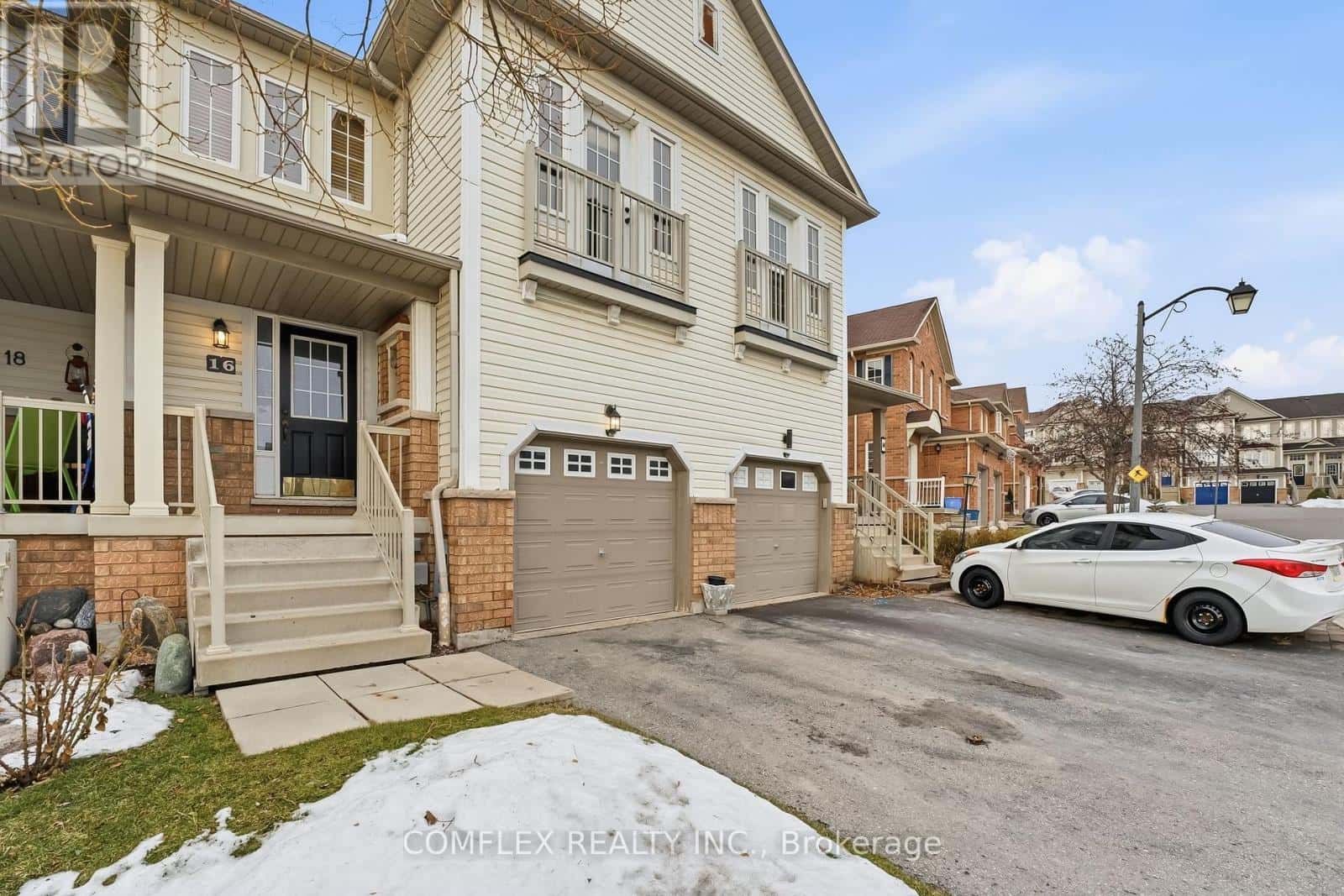 16 BARKDALE WAY — Whitby (Pringle Creek), Ontario - Photo 2 of 49