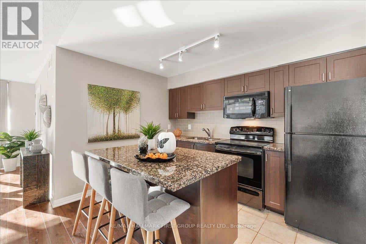 303 - 1600 CHARLES STREET — Whitby (Port Whitby), Ontario - Photo 3 of 44