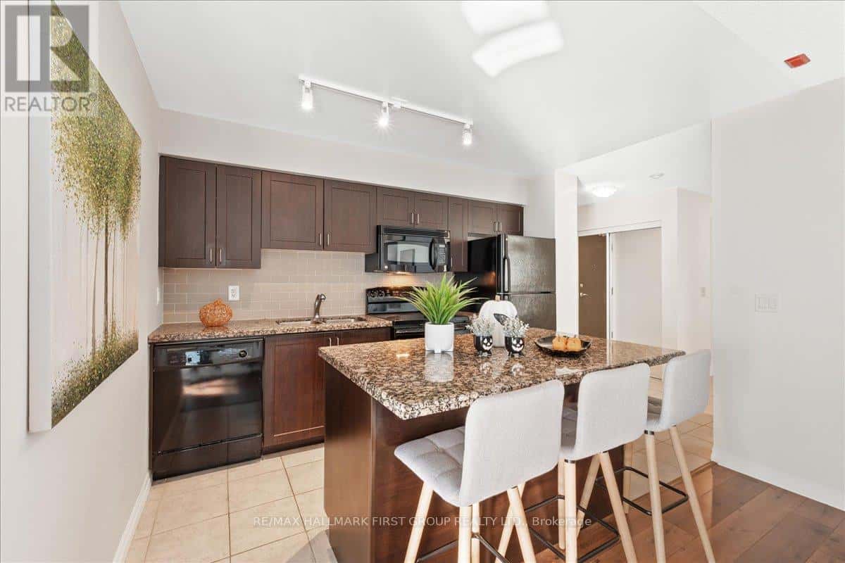 303 - 1600 CHARLES STREET — Whitby (Port Whitby), Ontario - Photo 4 of 44