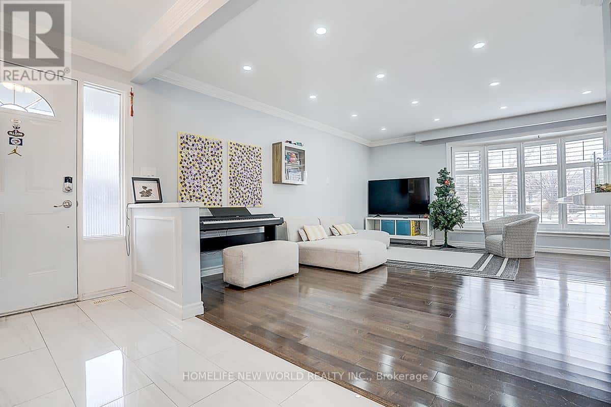 47 MANORGLEN CRESCENT — Toronto (Agincourt South-Malvern West), Ontario - Photo 3 of 36