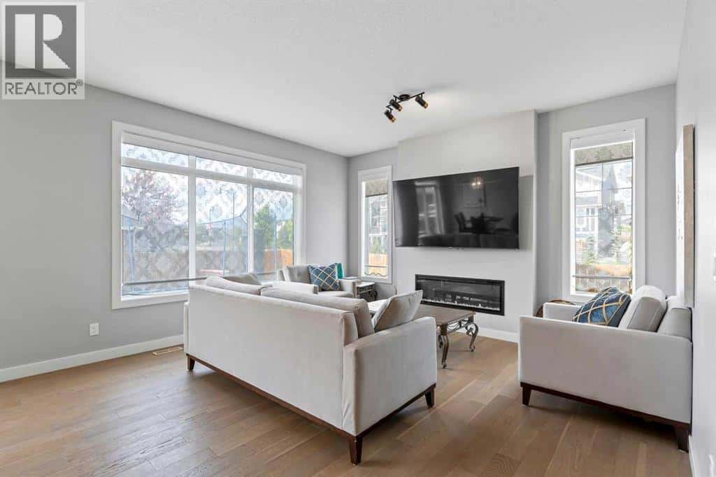 79 Sunrise Way — Cochrane, Alberta - Photo 5 of 41