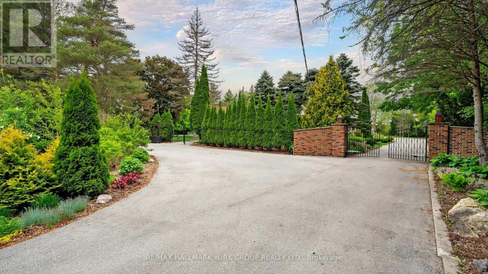 5024 LLOYDTOWN-AURORA ROAD — King (Pottageville), Ontario - Photo 2 of 50