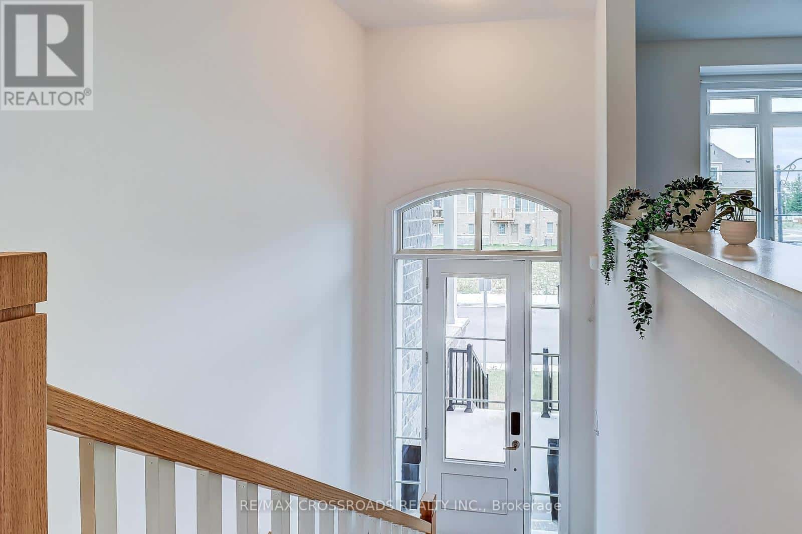 64 LYALL STOKES CIRCLE — East Gwillimbury (Mt Albert), Ontario - Photo 5 of 33