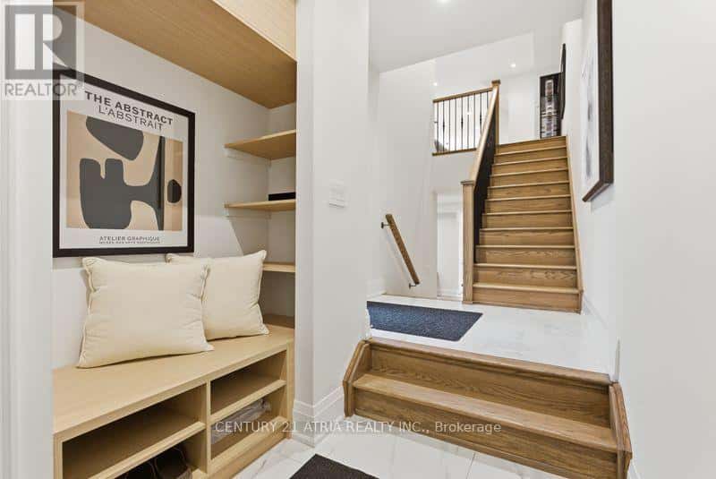 9404 BAYVIEW AVENUE — Richmond Hill (Observatory), Ontario - Photo 2 of 38