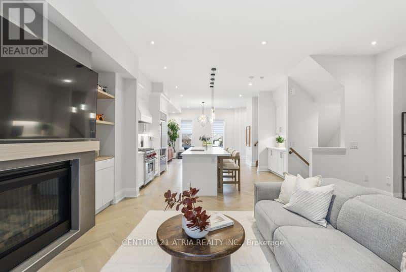 9404 BAYVIEW AVENUE — Richmond Hill (Observatory), Ontario - Photo 3 of 38