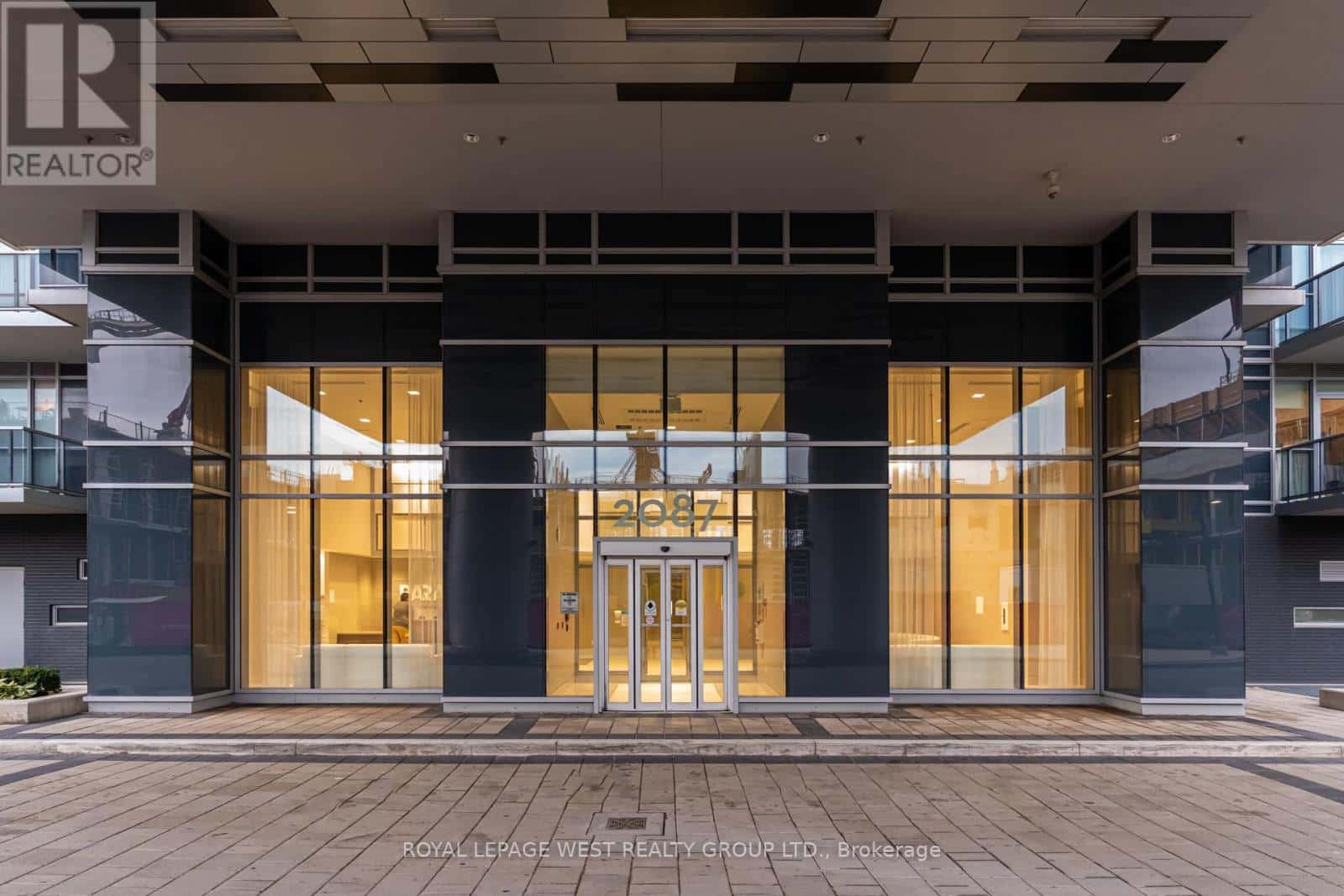 1002 - 2087 FAIRVIEW STREET — Burlington (Freeman), Ontario - Photo 2 of 29