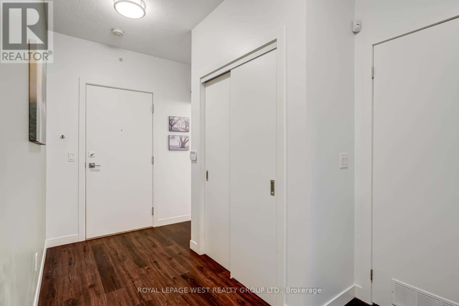 1002 - 2087 FAIRVIEW STREET — Burlington (Freeman), Ontario - Photo 3 of 29