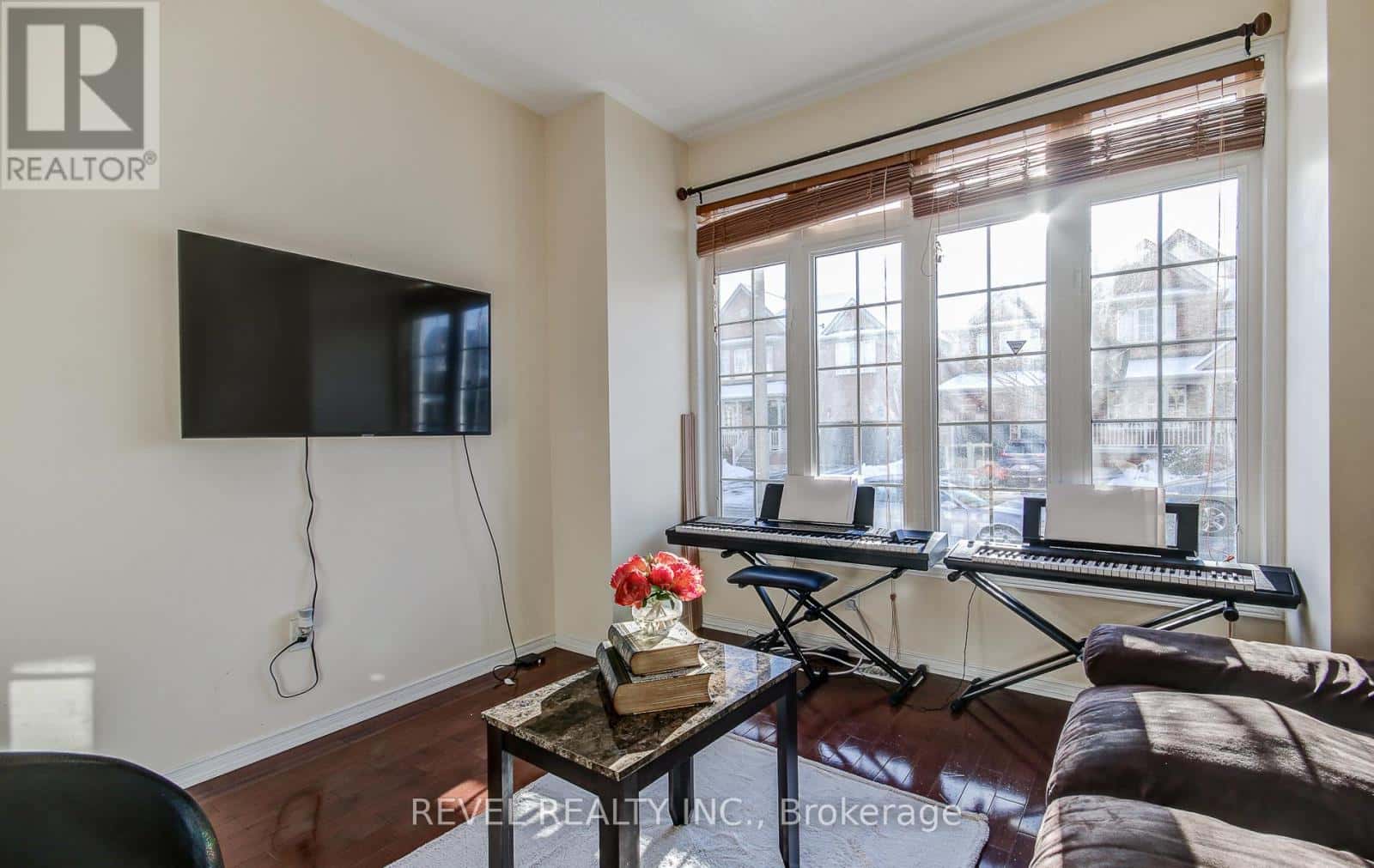 5 TREEGROVE CRESCENT — Brampton (Fletcher's Meadow), Ontario - Photo 5 of 38