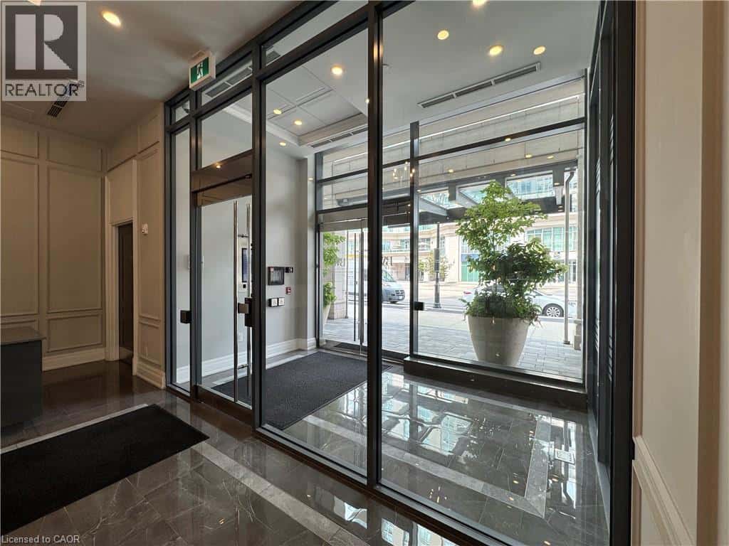 2060 LAKESHORE Road Unit# 405 — Burlington, Ontario - Photo 5 of 37