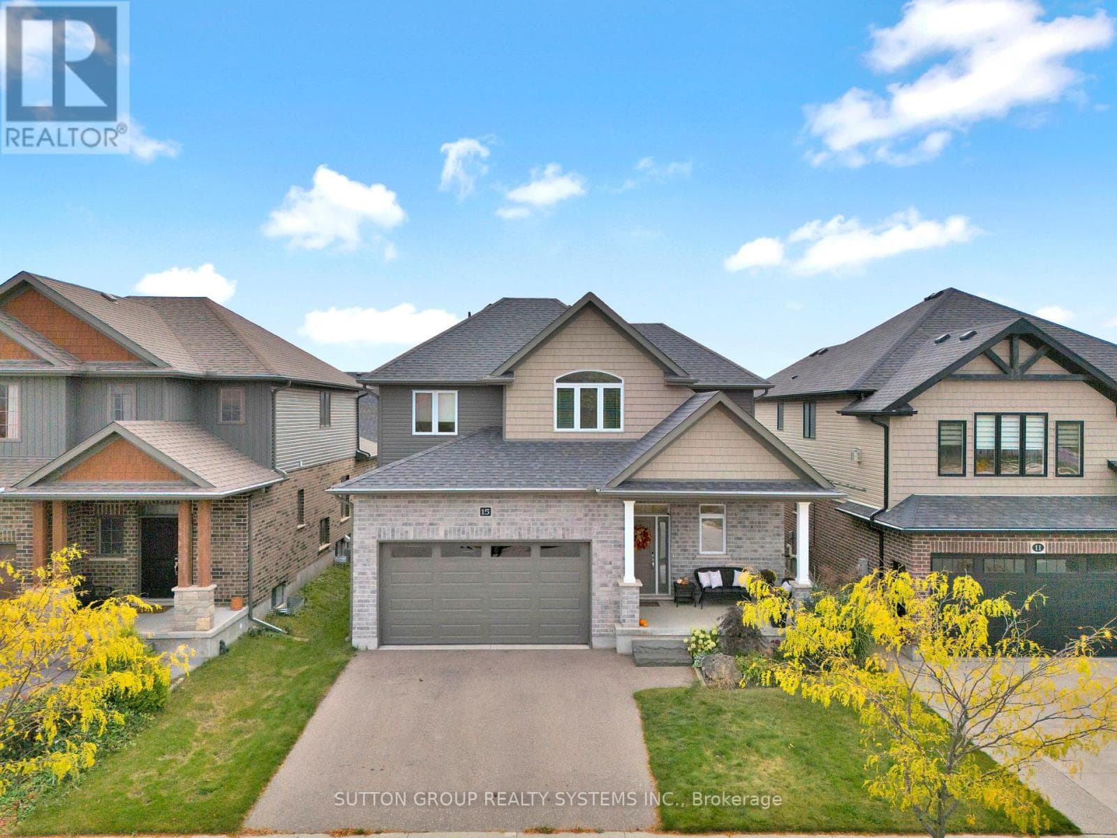15 WOODBERRY CRESCENT — Woolwich, Ontario - Main photo