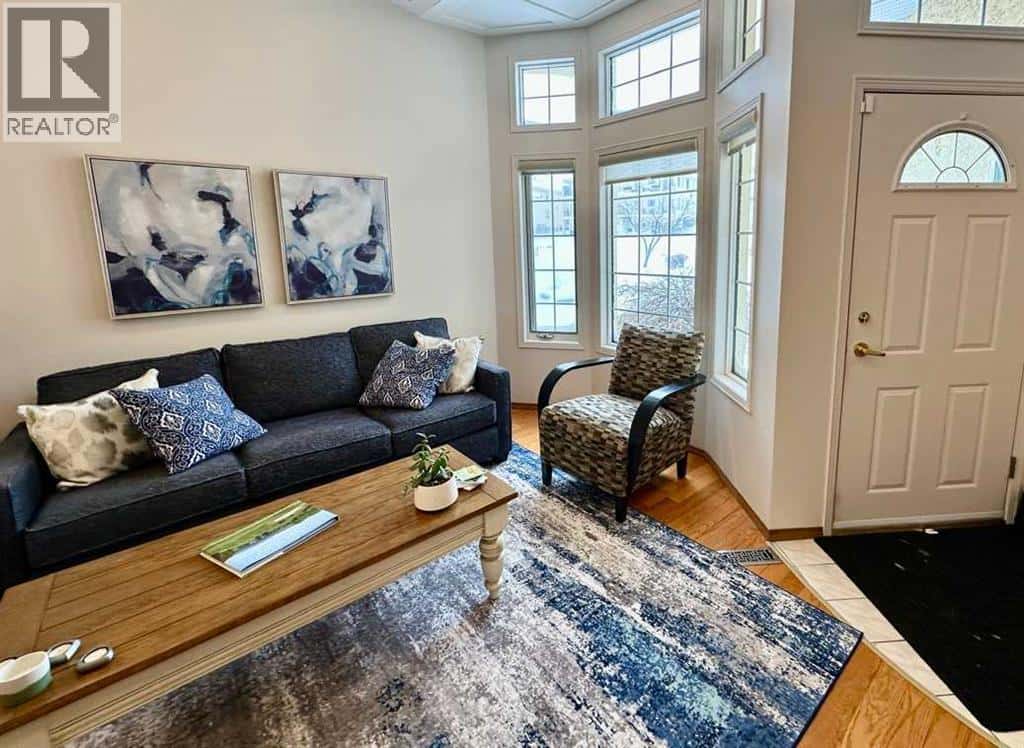 211 Canyon Boulevard W — Lethbridge, Alberta - Photo 4 of 23