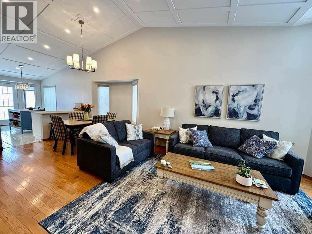 211 Canyon Boulevard W — Lethbridge, Alberta - Photo 5 of 23