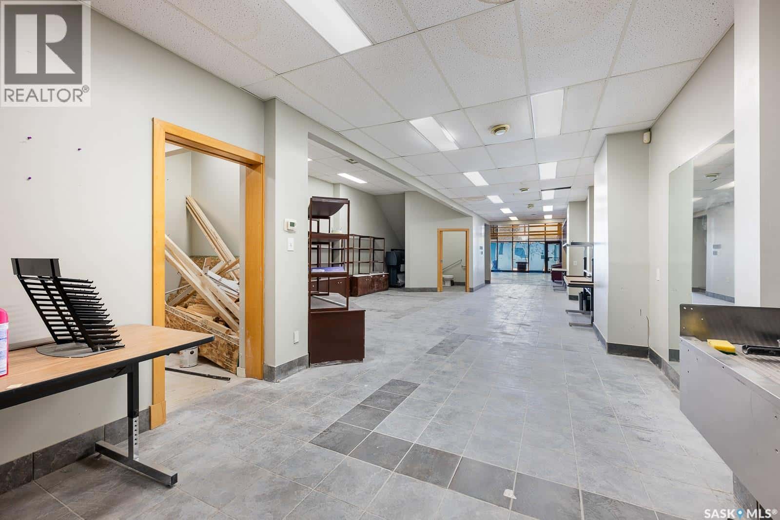 1835 ALBERT STREET — Regina, Saskatchewan - Photo 5 of 10