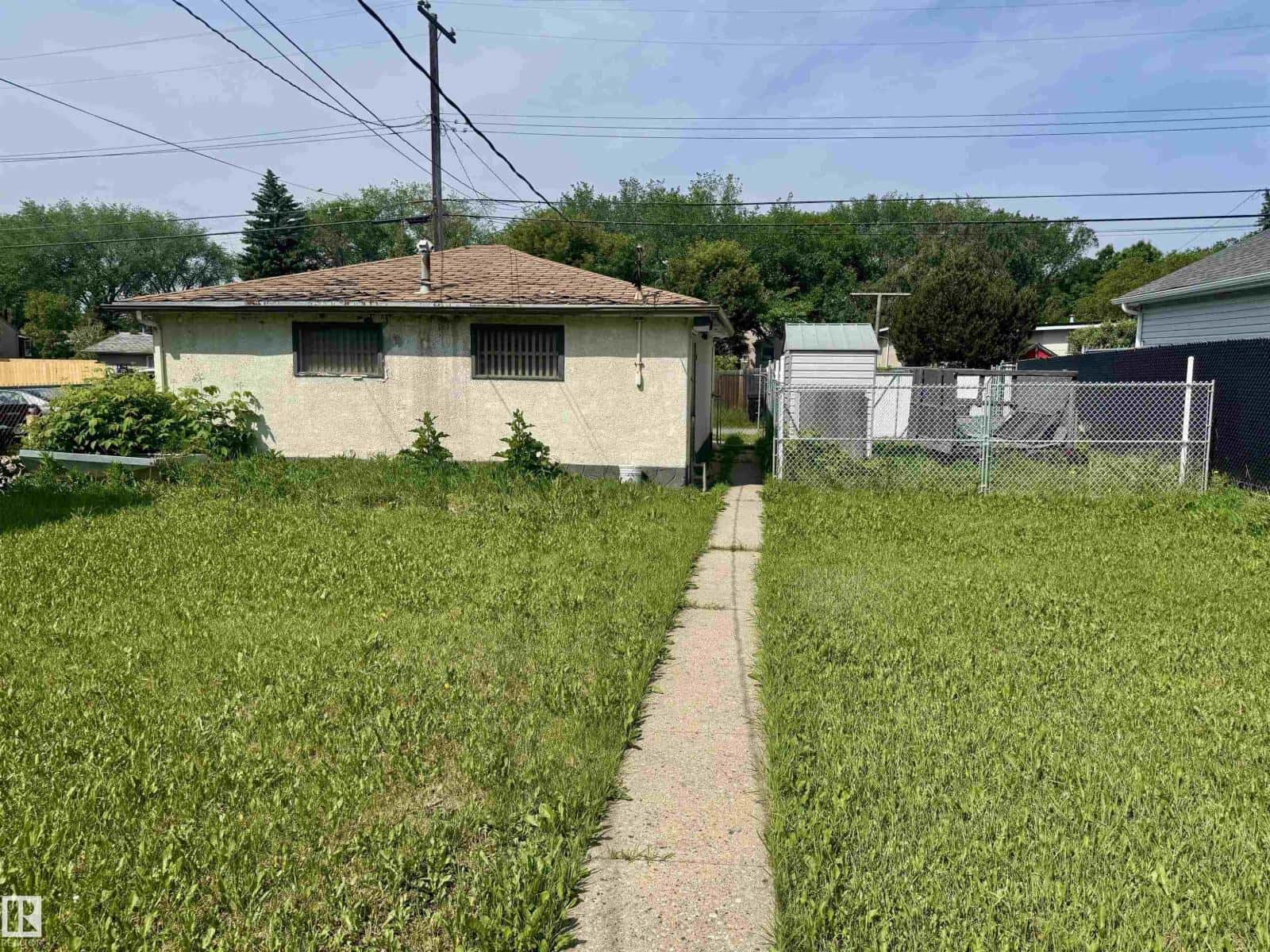 12312 82 ST NW — Edmonton, Alberta - Photo 2 of 10