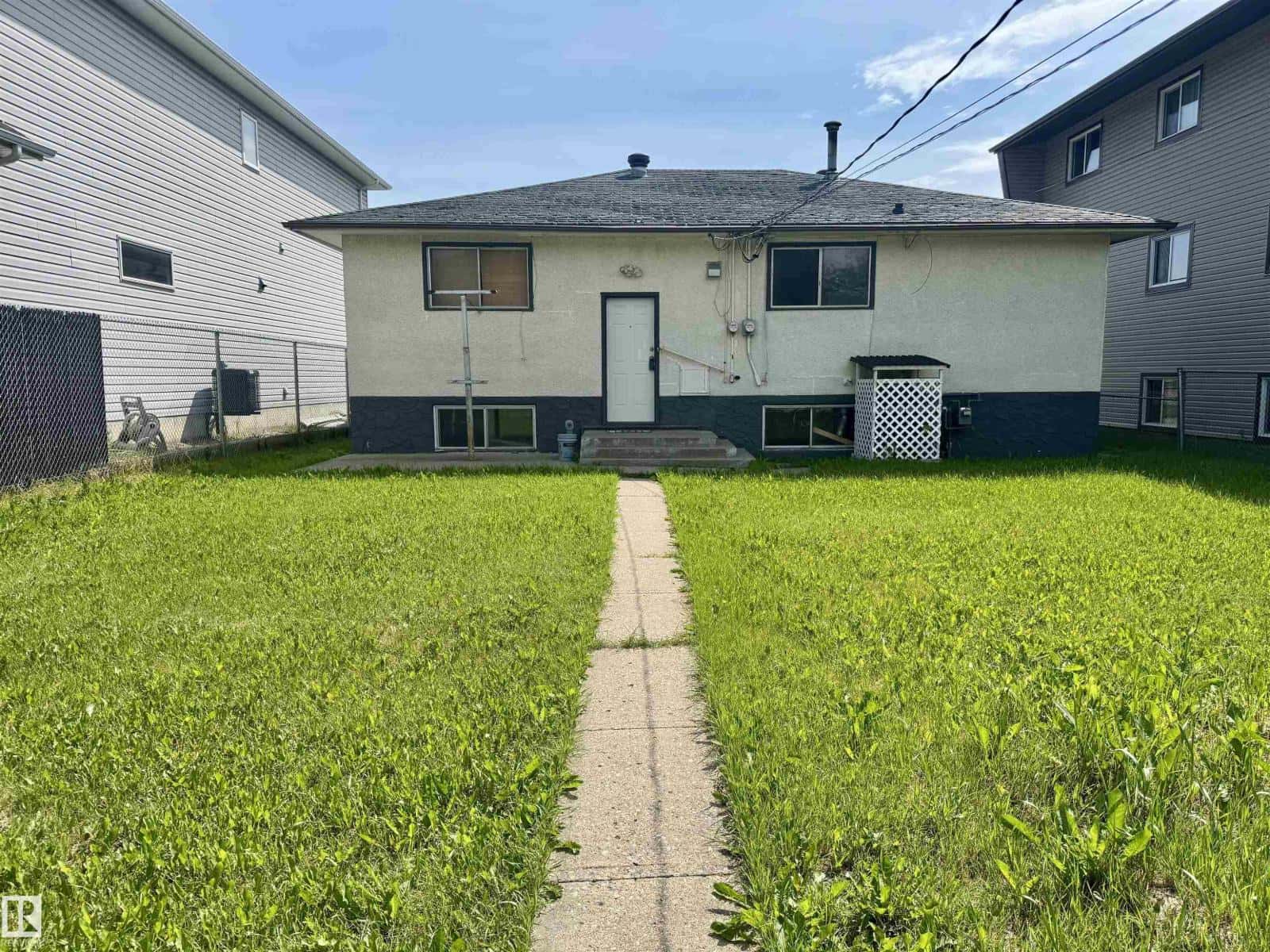 12312 82 ST NW — Edmonton, Alberta - Photo 3 of 10