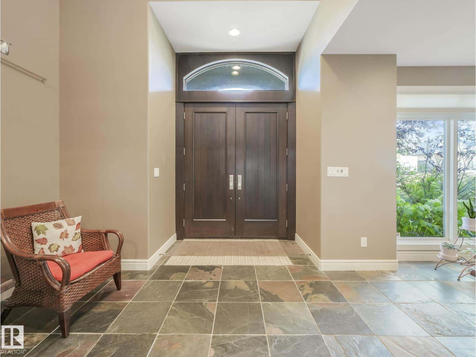 2408 MARTELL CR NW — Edmonton, Alberta - Photo 2 of 75