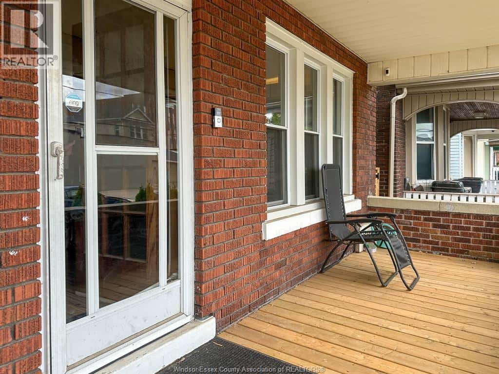 909 PELISSIER — Windsor, Ontario - Photo 2 of 23