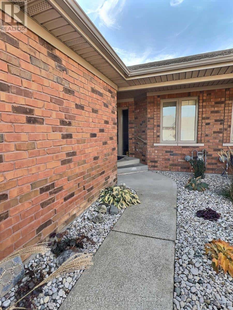 1515 SKINNER STREET — LaSalle, Ontario - Photo 2 of 33