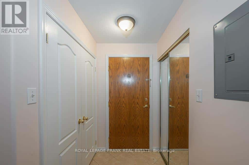 102 - 300 SPILLSBURY DRIVE — Peterborough (Otonabee Ward 1), Ontario - Photo 2 of 21