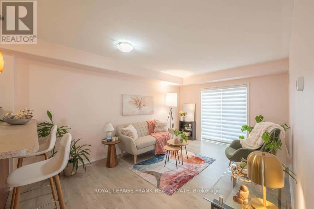 102 - 300 SPILLSBURY DRIVE — Peterborough (Otonabee Ward 1), Ontario - Photo 4 of 21