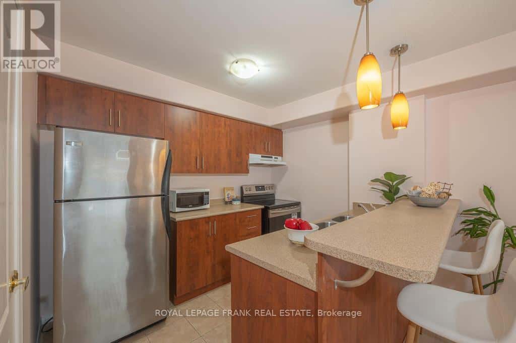 102 - 300 SPILLSBURY DRIVE — Peterborough (Otonabee Ward 1), Ontario - Photo 5 of 21