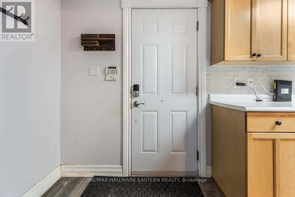 34 - 996 SYDENHAM ROAD — Peterborough (Ashburnham Ward 4), Ontario - Photo 2 of 36