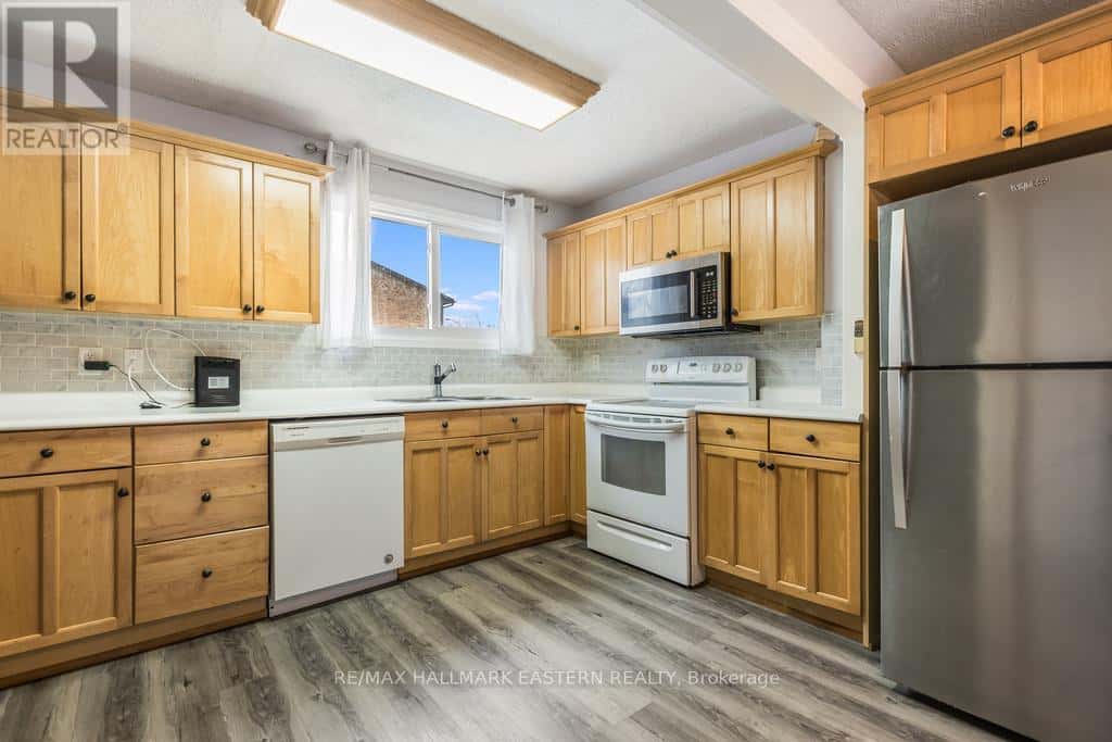 34 - 996 SYDENHAM ROAD — Peterborough (Ashburnham Ward 4), Ontario - Photo 4 of 36