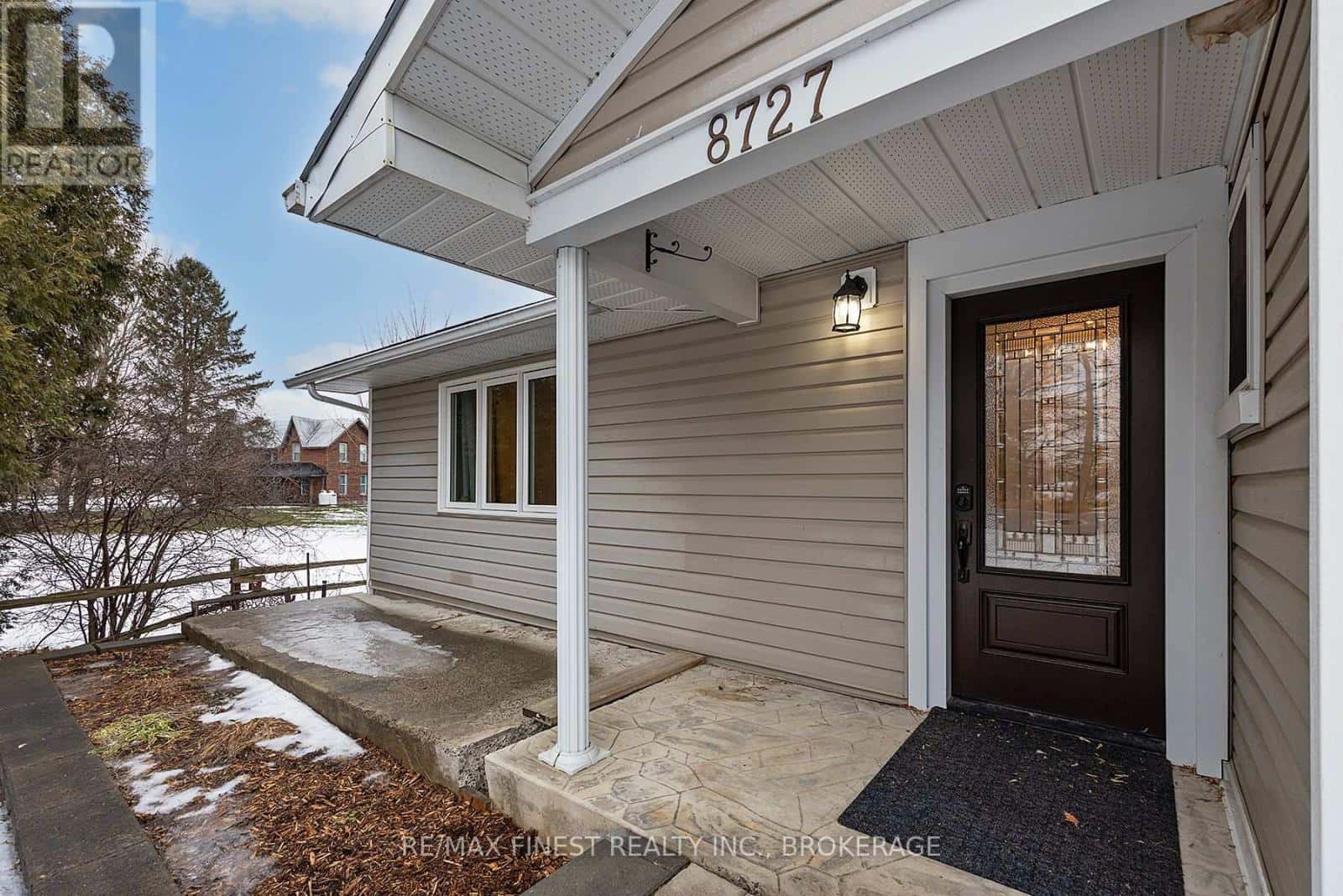 8727 COUNTY ROAD 2 — Greater Napanee (Greater Napanee), Ontario - Photo 2 of 45