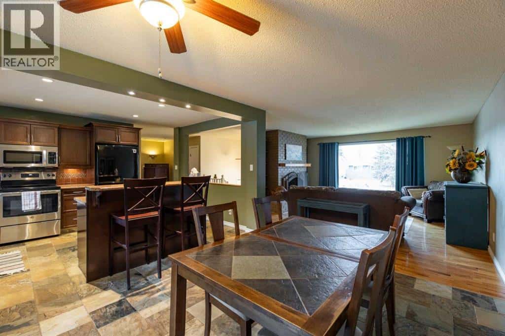 124 Cheviot Drive — Hinton, Alberta - Photo 5 of 47