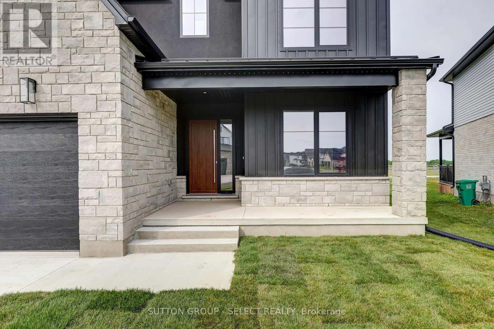 5 SYCAMORE ROAD — Southwold (Talbotville), Ontario - Photo 3 of 42