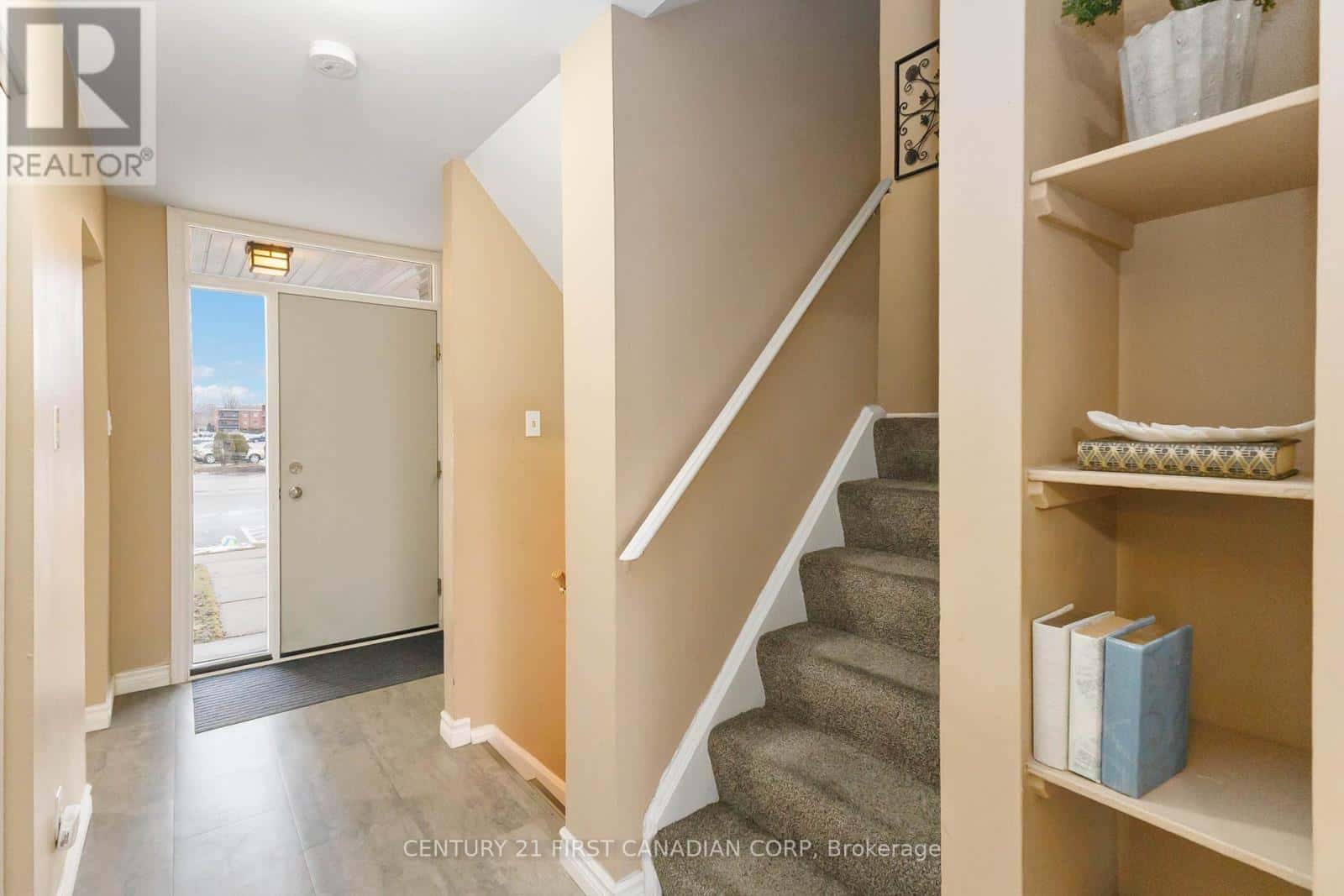 7 - 165 BOULLEE STREET — London East (East C), Ontario - Photo 2 of 17