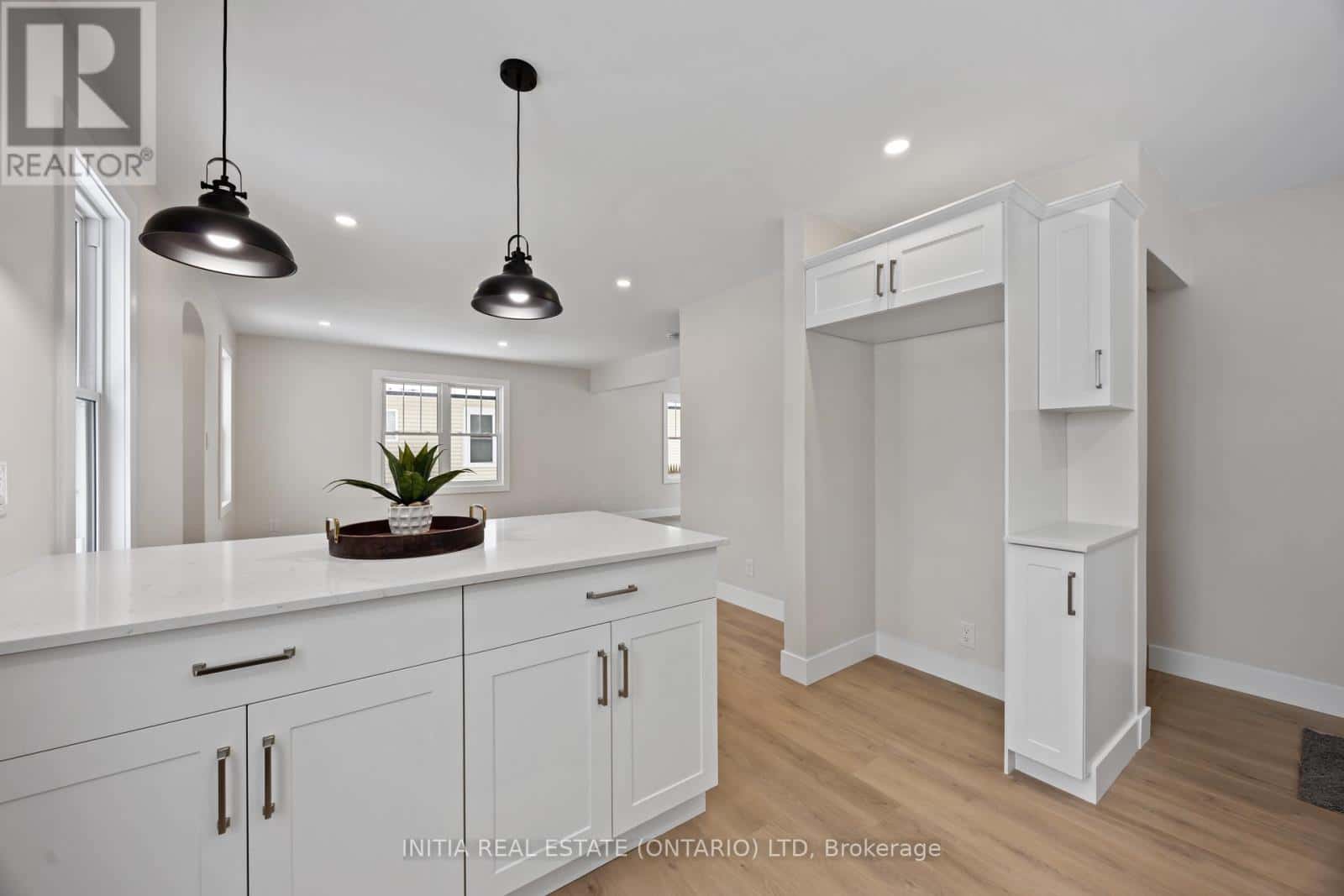 496 TALFOURD STREET — Sarnia, Ontario - Photo 4 of 28