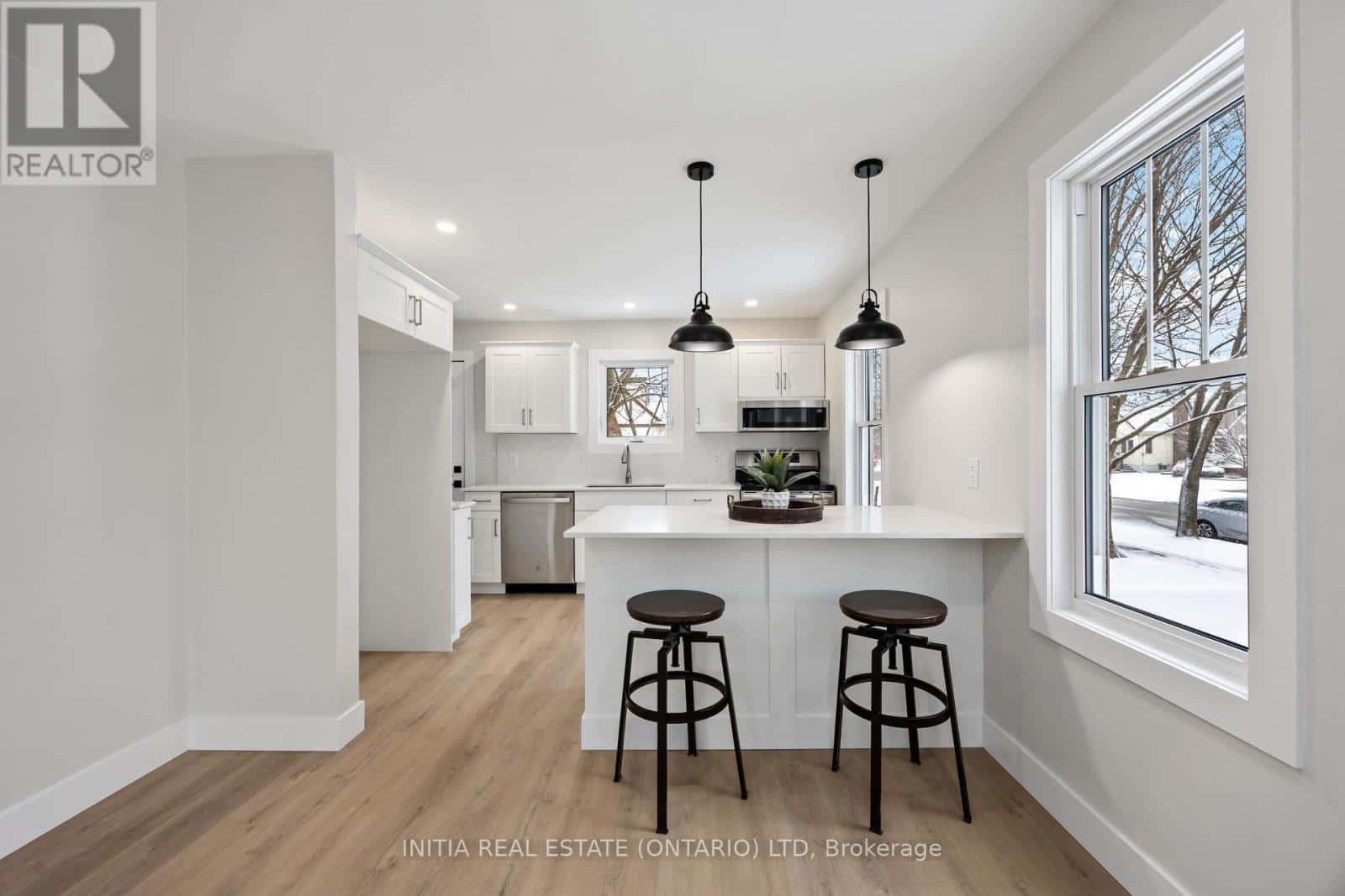 496 TALFOURD STREET — Sarnia, Ontario - Photo 5 of 28