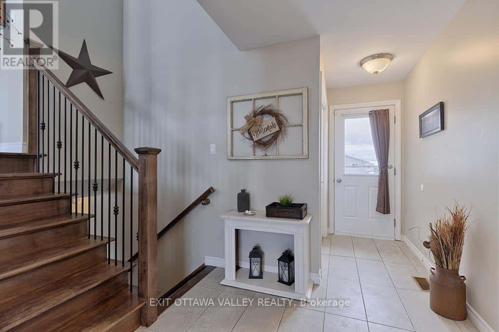 26 MORNING STAR STREET — Petawawa, Ontario - Photo 4 of 36