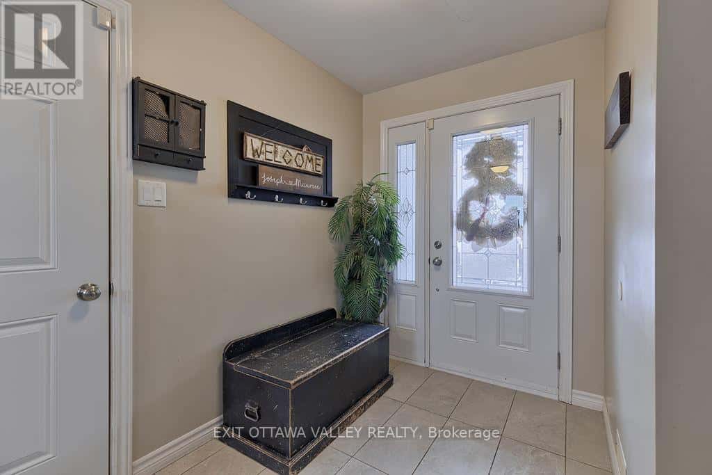 26 MORNING STAR STREET — Petawawa, Ontario - Photo 5 of 36