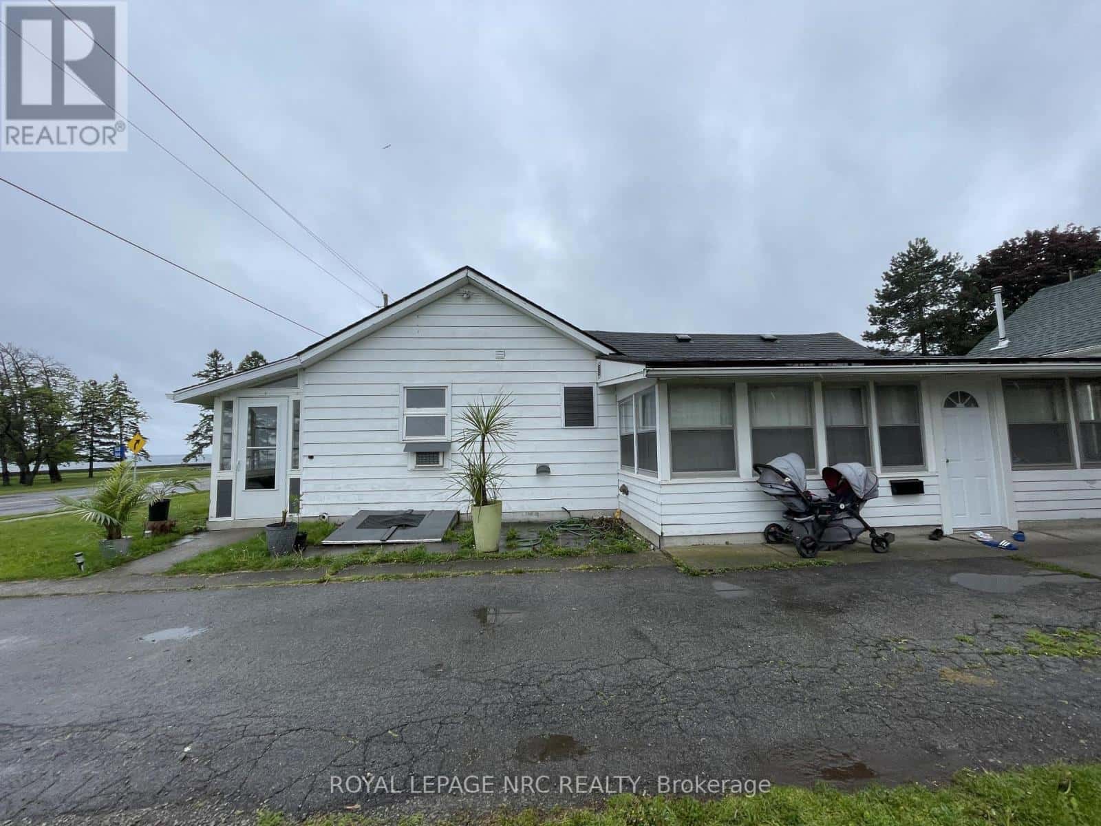 166 LAKESHORE ROAD — Fort Erie (Lakeshore), Ontario - Photo 2 of 11