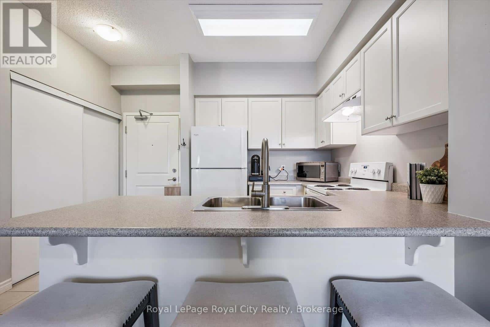 429 - 1077 GORDON STREET — Guelph (Kortright West), Ontario - Photo 5 of 37