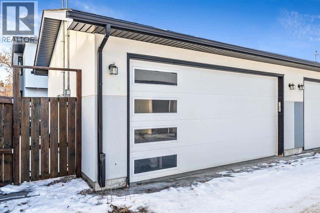 3316 41 Street SW — Calgary, Alberta - Photo 5 of 48