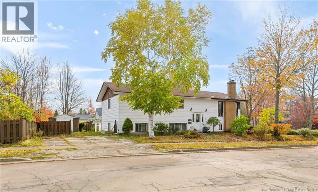 174 Argyle — Moncton, New Brunswick - Photo 2 of 42