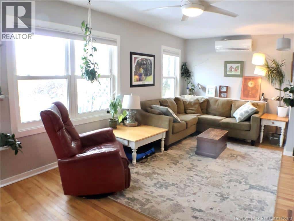 32 Connaught Avenue — Moncton, New Brunswick - Photo 3 of 27